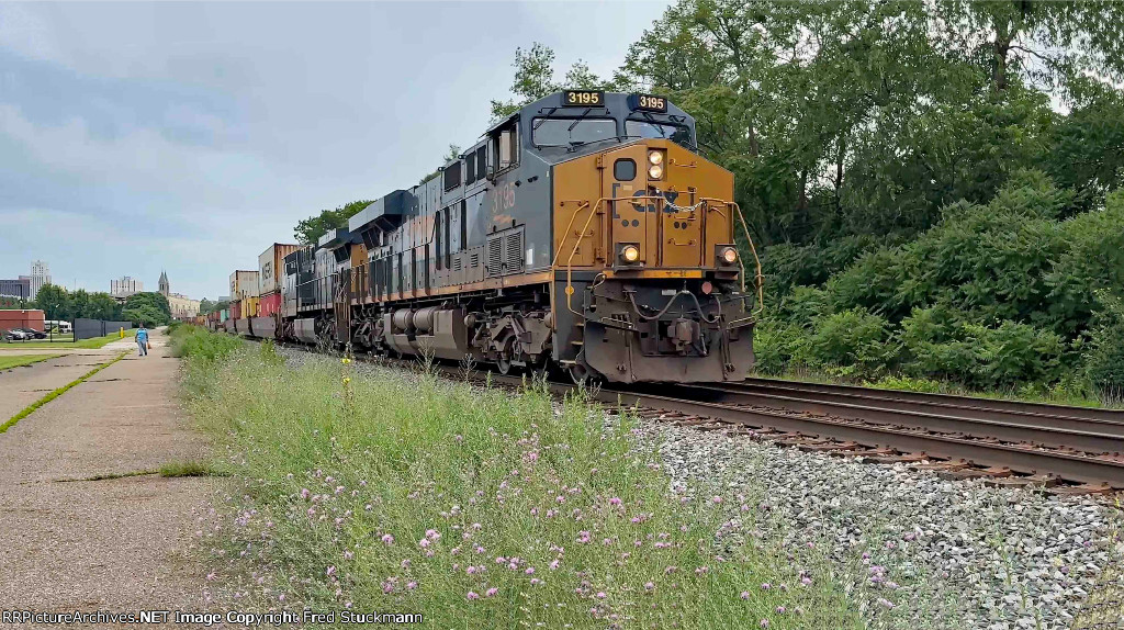 CSX 3195 represents I135.